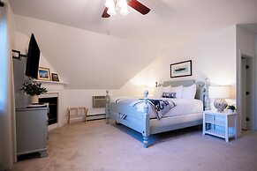 Sand Bar Cottage Inn