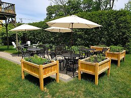 Sand Bar Cottage Inn