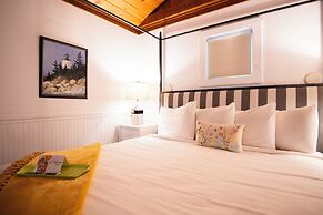 Sand Bar Cottage Inn