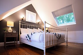 Sand Bar Cottage Inn