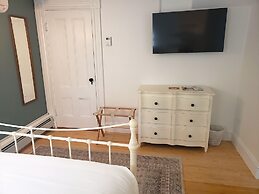 Sand Bar Cottage Inn