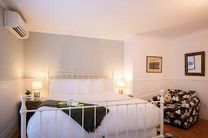 Sand Bar Cottage Inn