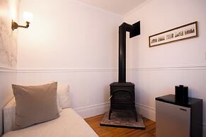 Sand Bar Cottage Inn