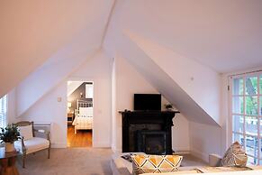 Sand Bar Cottage Inn