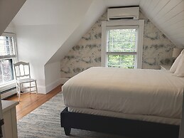 Sand Bar Cottage Inn