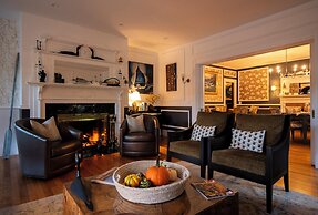 Sand Bar Cottage Inn