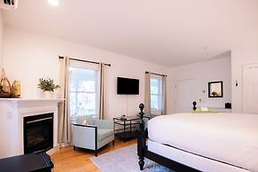 Sand Bar Cottage Inn