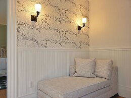 Sand Bar Cottage Inn