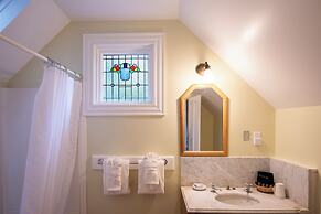 Sand Bar Cottage Inn