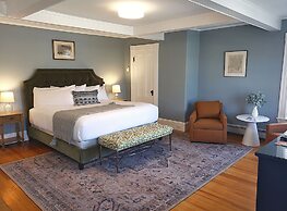 Sand Bar Cottage Inn