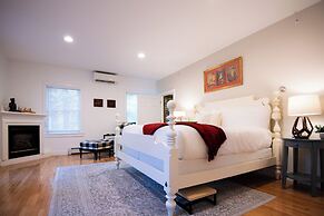 Sand Bar Cottage Inn