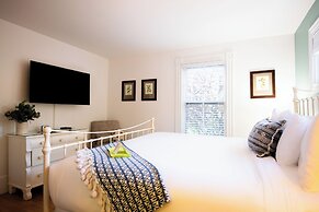 Sand Bar Cottage Inn