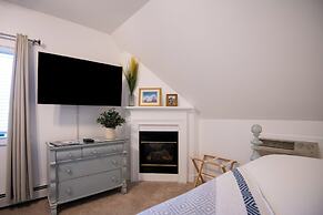 Sand Bar Cottage Inn