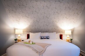 Sand Bar Cottage Inn