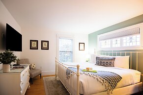 Sand Bar Cottage Inn