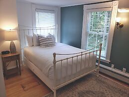 Sand Bar Cottage Inn