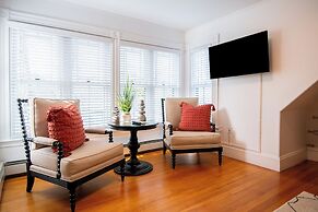 Sand Bar Cottage Inn