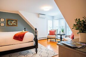 Sand Bar Cottage Inn