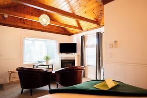 Sand Bar Cottage Inn