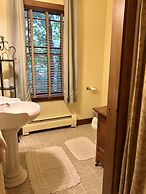 Sand Bar Cottage Inn