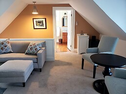 Sand Bar Cottage Inn