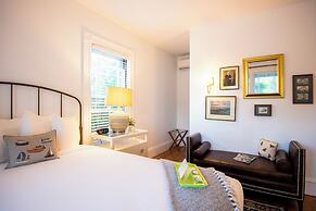 Sand Bar Cottage Inn