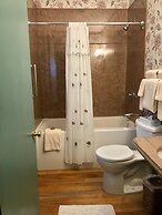 Sand Bar Cottage Inn