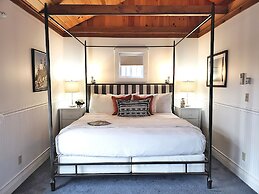 Sand Bar Cottage Inn