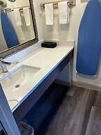 Howard Johnson by Wyndham Hartford South – Rocky Hill