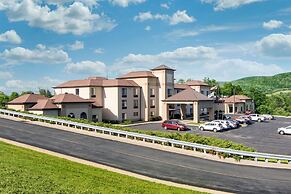Comfort Inn & Suites Cooperstown / Milford