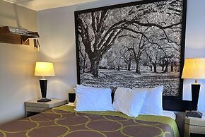 Super 8 by Wyndham Vancouver East