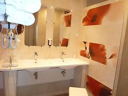 The Originals Relais, Hôtel Restaurant Les Coquelicots