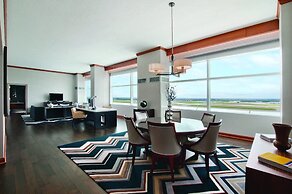 Grand Hyatt DFW - Connected to the airport