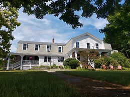 Maple Hill Farm Inn