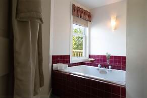 Maple Hill Farm Inn