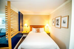 Port Royal Oceanfront Hotel