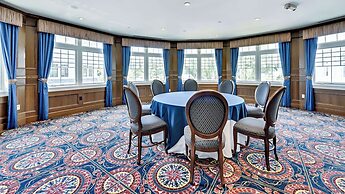 Madison Beach Hotel