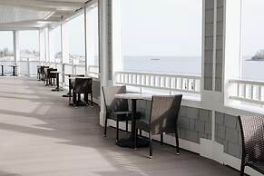 Madison Beach Hotel