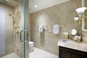Madison Beach Hotel