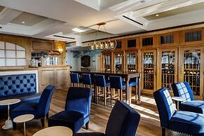 Madison Beach Hotel