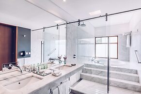 Convento do Espinheiro, Historic Hotel & Spa