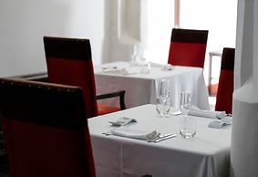 Convento do Espinheiro, Historic Hotel & Spa