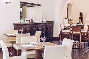 Convento do Espinheiro, Historic Hotel & Spa