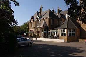 Cotswold Lodge Hotel