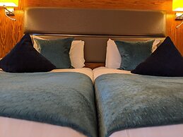 Cotswold Lodge Hotel