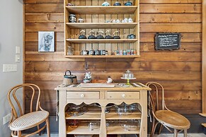 Good Medicine Lodge Bed & Breakfast