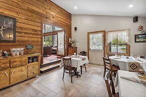 Good Medicine Lodge Bed & Breakfast