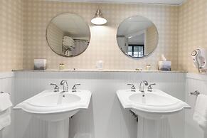 Oceanfront Pan American Hotel