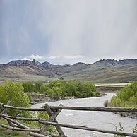 Yellowstone Valley Inn