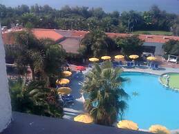 Marina Club Hotel